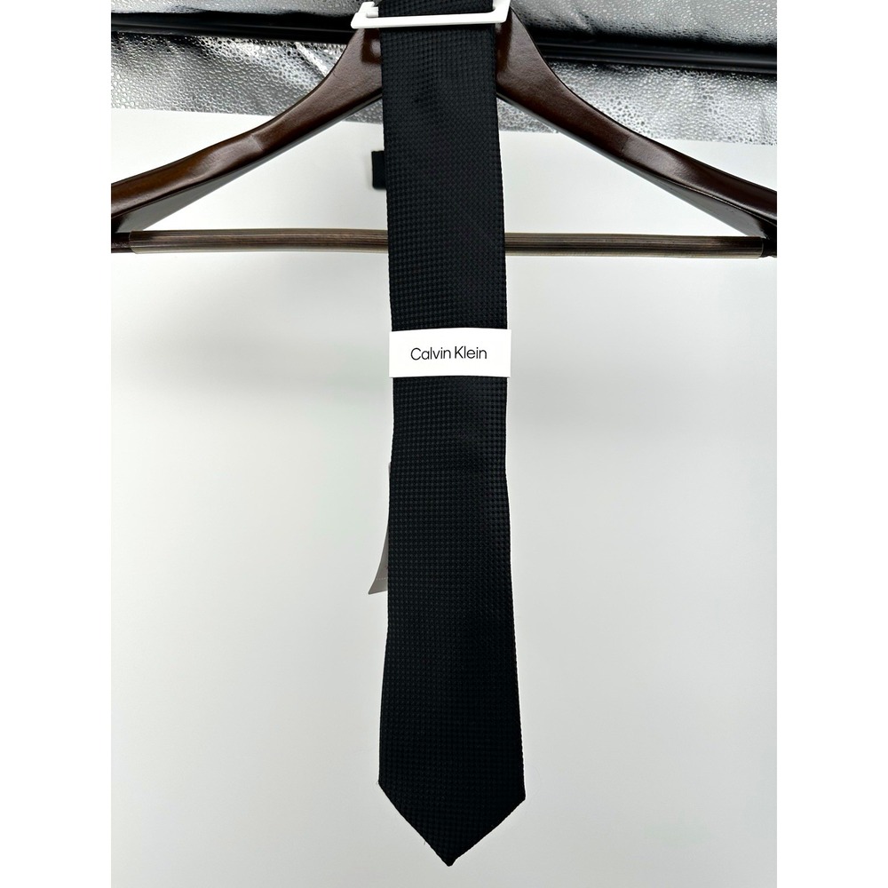 Calvin Klein Men's Black Solid Woven Silk Pointed Tie CK001004194001